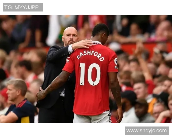 曼联帝星冬窗“变脸”：留守梦剧场却锁死续约门，这出红魔博弈谁是赢家？